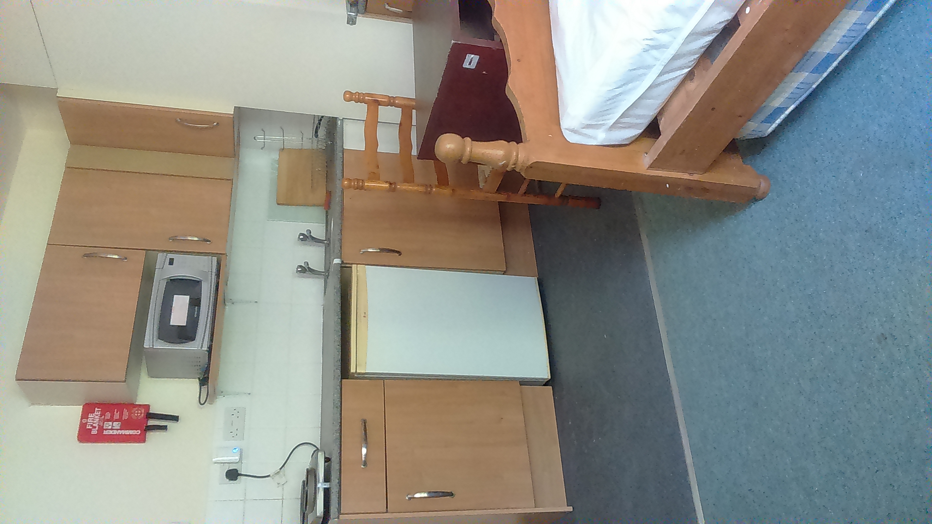 Studio in Woodlands terrace, Swansea · Bedsit room.